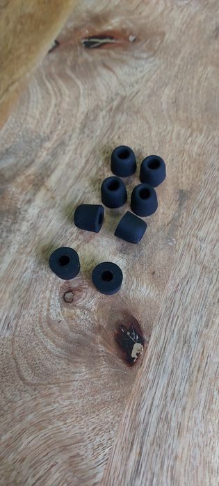 Nowe pianki czarne do słuchawek. Tulejki 4-5 mm.