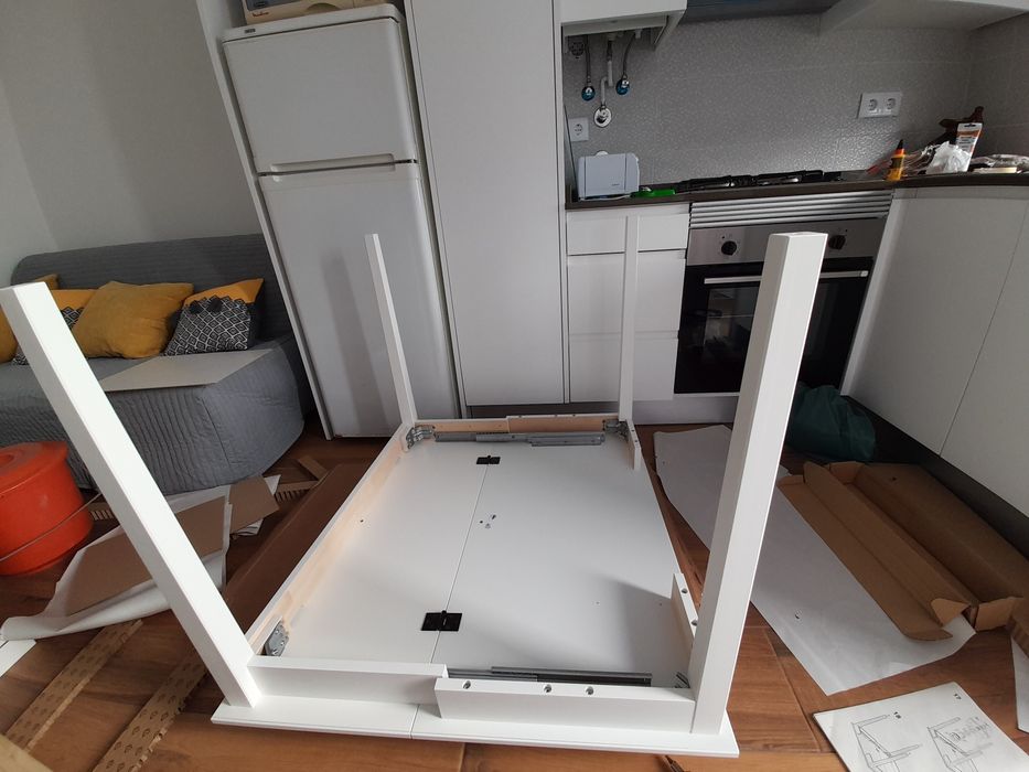 Montagee de tomadas e intorrupetores Pequenas reparacoes em cozinhas m