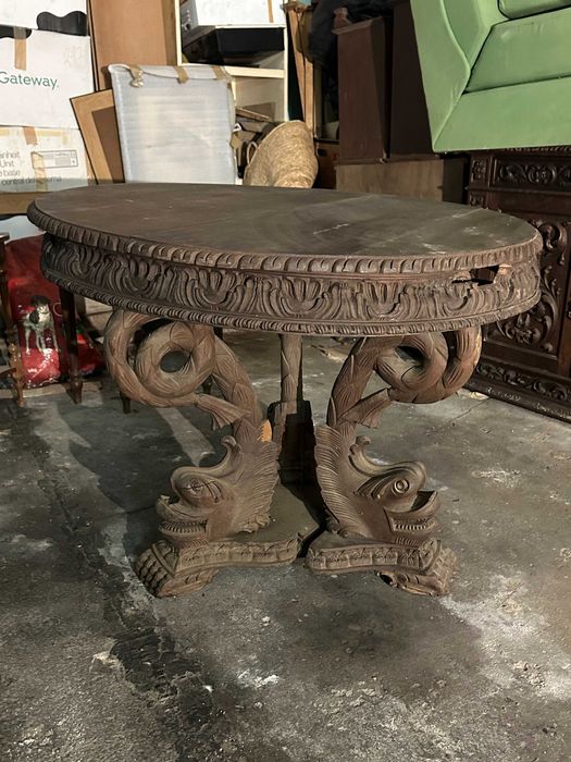 Mesa redonda estilo Renascença