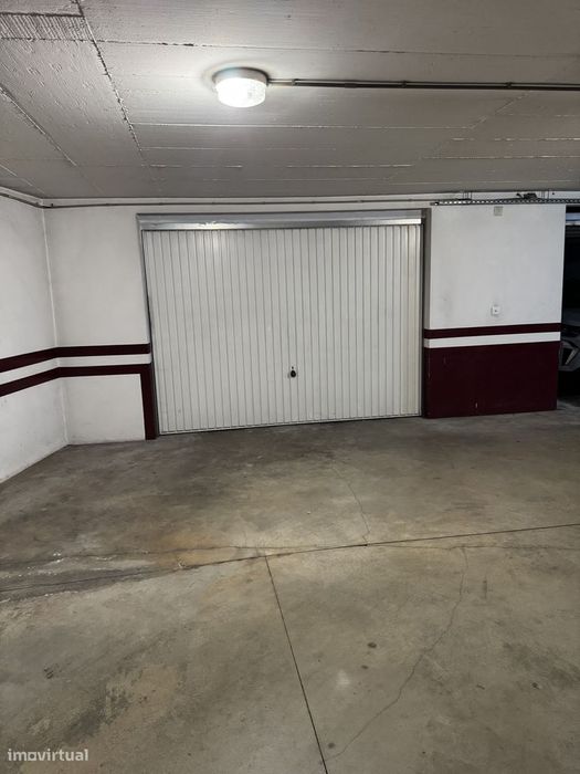 Garagem + arrecadação à venda em Leiria