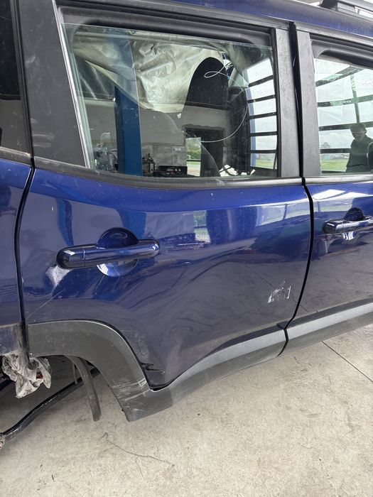 jeep renegade  silnik 1.6b  drzwi zderzak lampa felga alufelga klapa