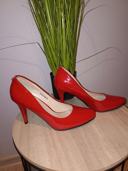 Szpilki czerwone lakierowane roz.37