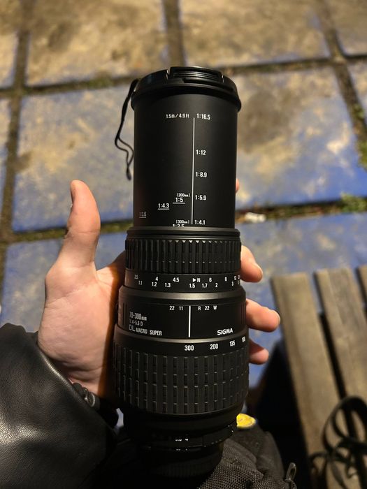 Телеоб'єктив Sigma 70-300mm, Сумісний з фотоапаратами Nikon.
