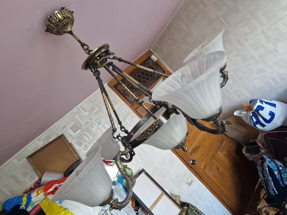 Продам новую итальянскую   люстру на 6 плафонов