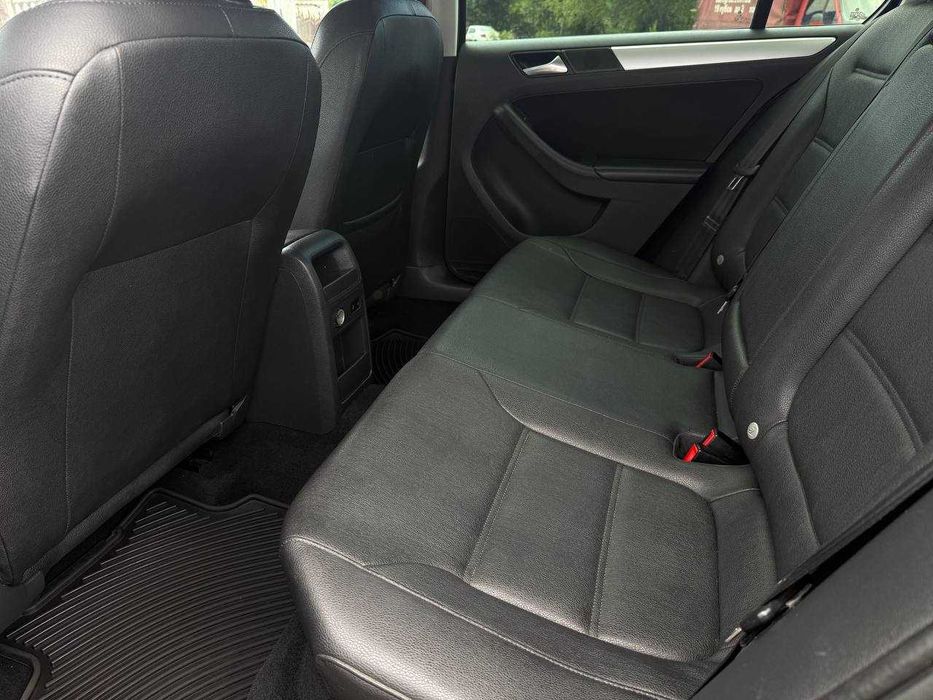 Volkswagen Jetta 2012, 2.0 дизель, автомат