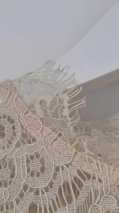 Кружевное платье, плотное