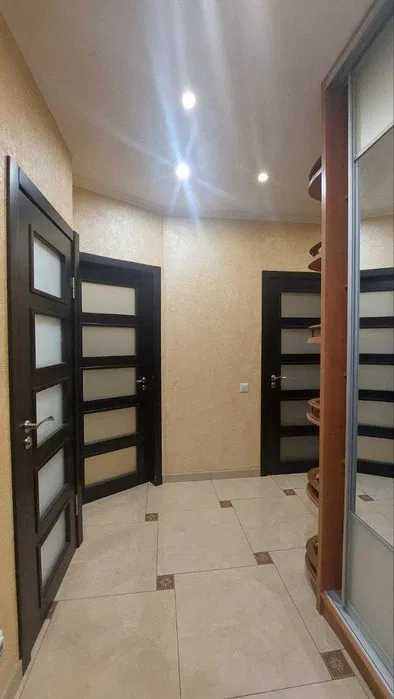 продам 2х.комн.ЖК Янтарный трк Украина, салтовка