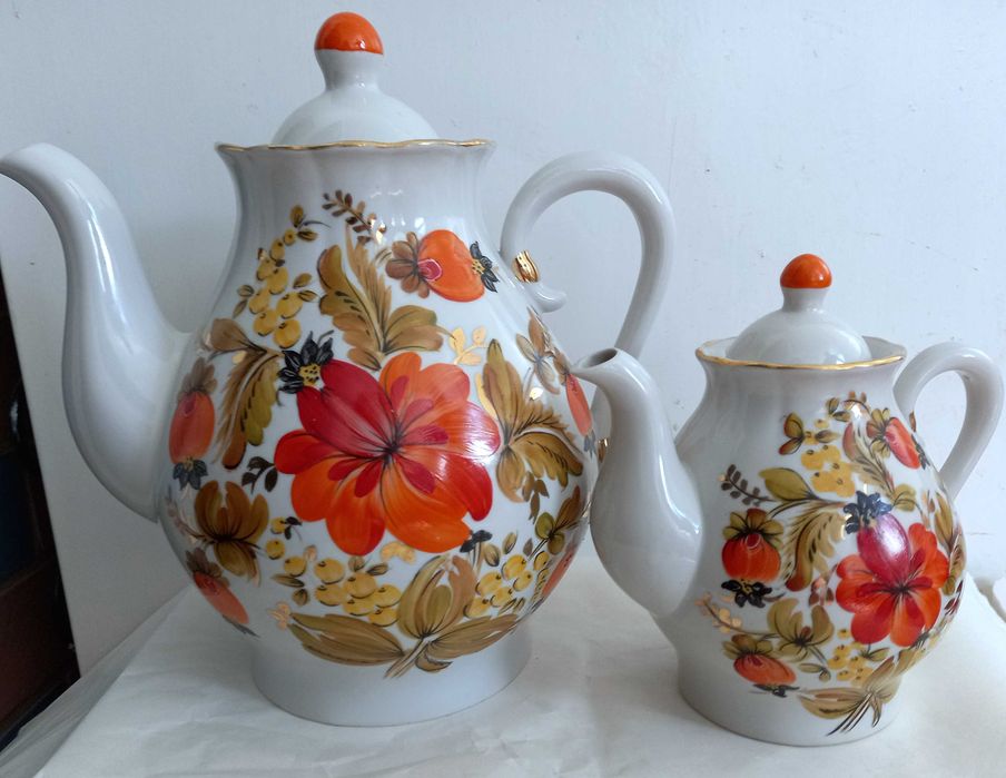 Кувшини, набір 70-х р.р. на  2 л + 0,5 л та різні чайники