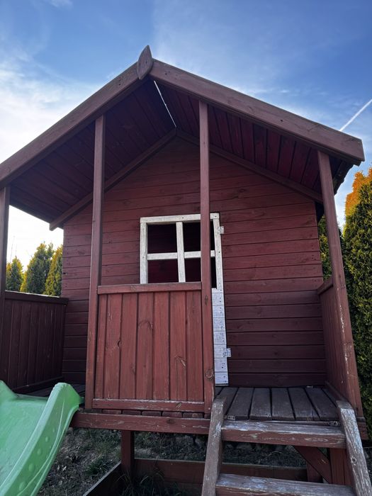 Drewniany domek dla dzieci