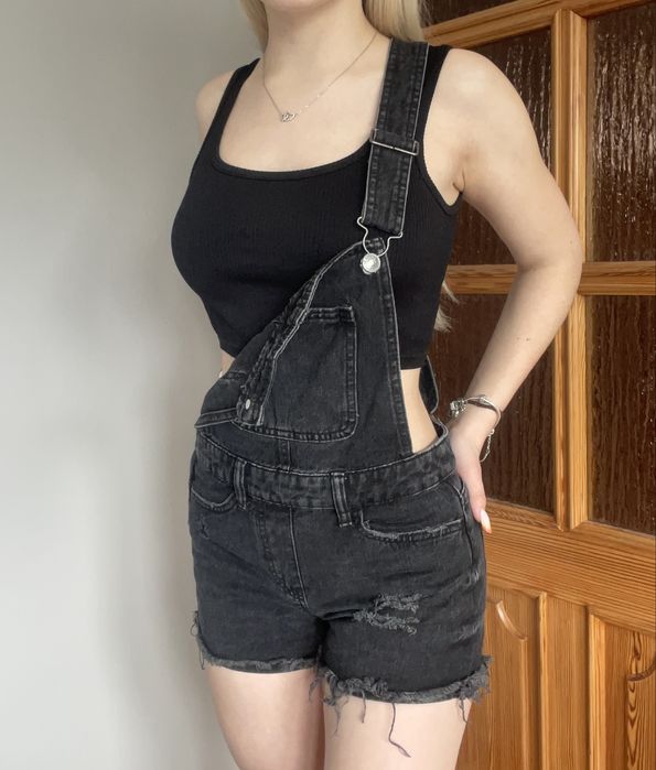 Czarne jeansowe ogrodniczki