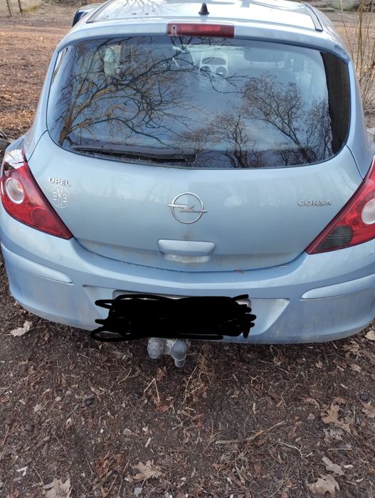 Corsa D na części uszkodzony