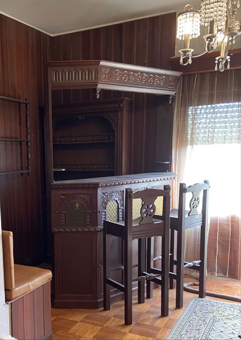 Bar de Sala, em Carvalho, com 2 Bancos Elevados