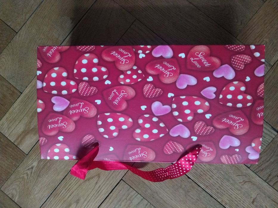 Pudełko w serca na prezent ślub walentynki