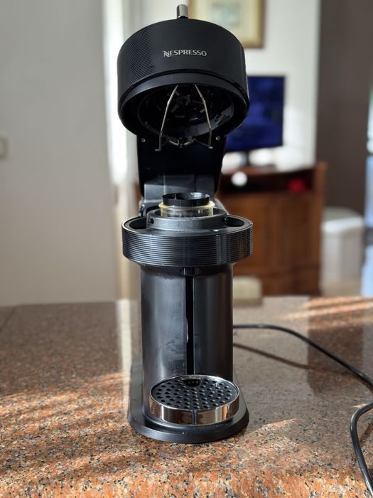 Máquina Nespresso Vertuo Next Premium