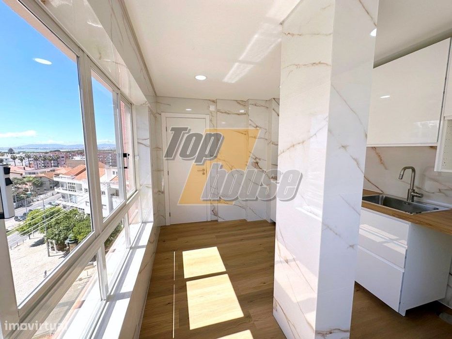 Apartamento T2 totalmente remodelado Costa de Caparica