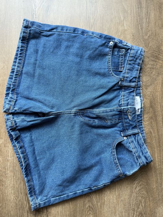 Szorty z wysokim stanen