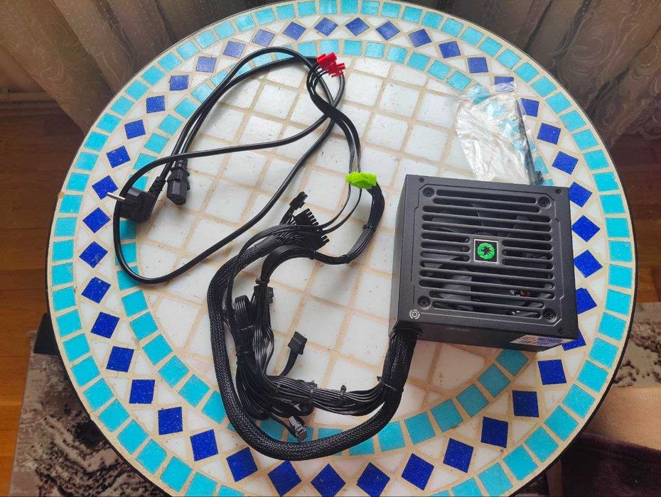 Блок живлення Gamemax GE-700