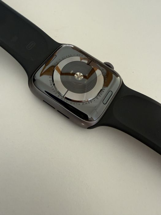 Apple Watch Series 5 44