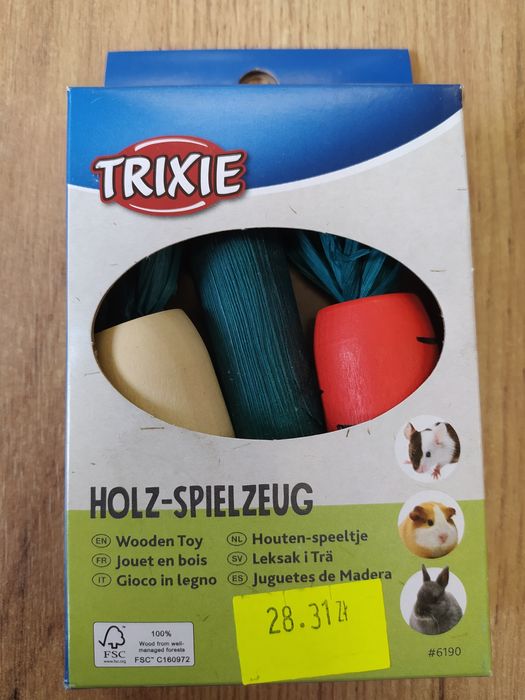 Drewniane zabawki, gryzaki w kształcie warzyw dla gryzoni.