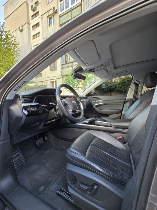 Продаж AUDI e-tron 55 Quattro / 95 кВт / Full-Led digital Matrix
2020