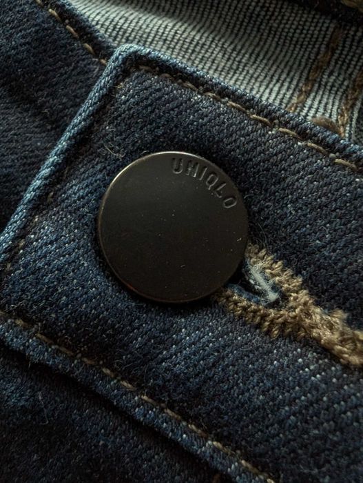 Granatowe spodnie jeansowe jeansy Uniqlo ok. 34 - 36