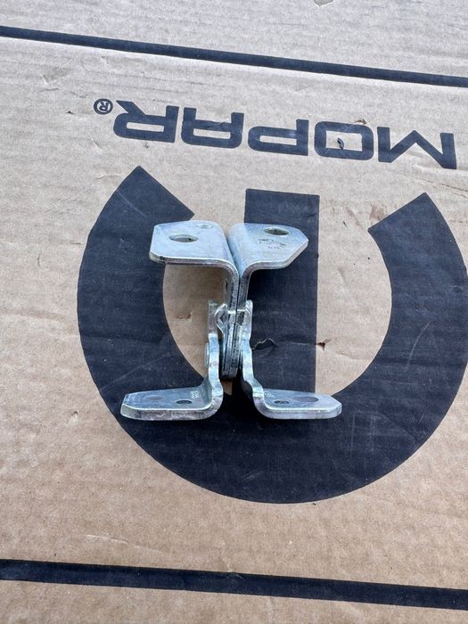 Mopar Jeep 55113661AC Lewy górny zawias drzwi