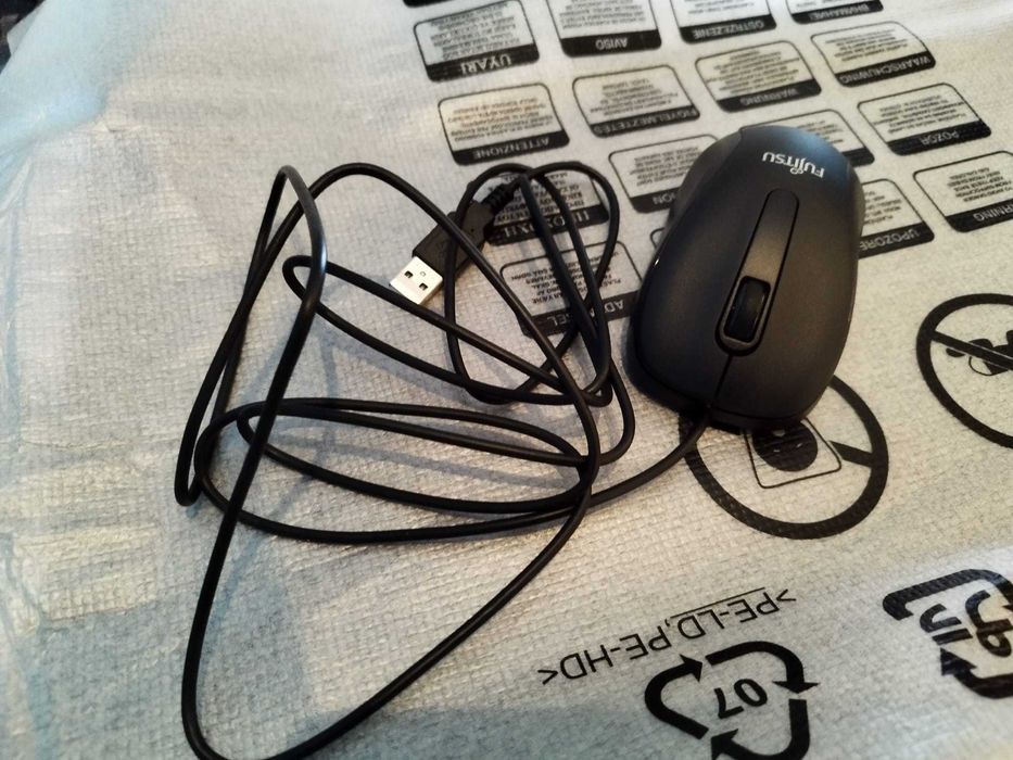 ecran fujitsu 19p  +teclado e rato como novo