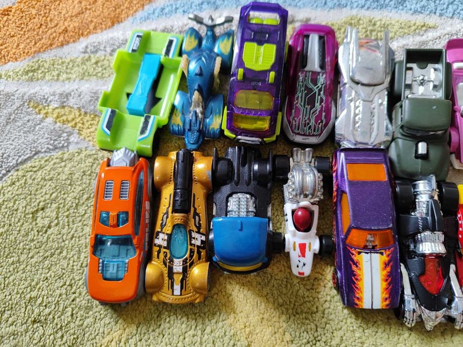 Машинки hot wheels