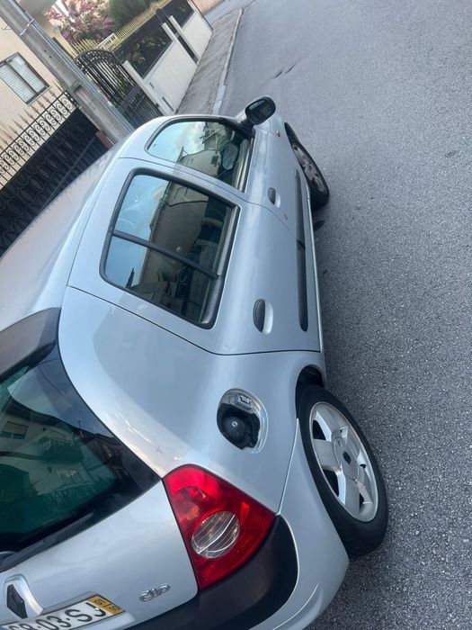 Carro clio 2001