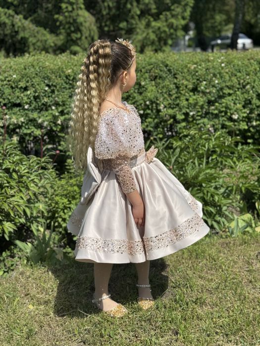 Продам святкове плаття для дівчинки