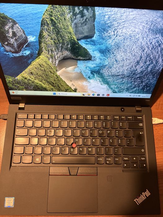 Portatil Lenovo T490 ### Reservado###