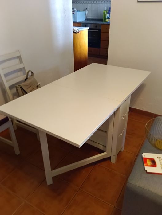 Extendable Table Set with 2 Chairs64285671250434124