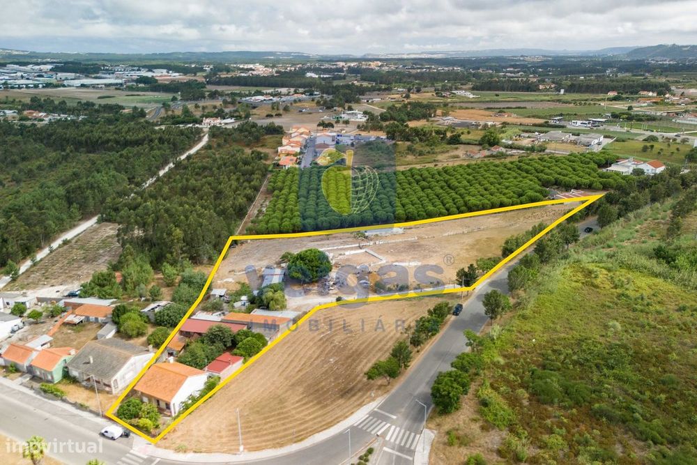 Terreno para Construção de Imóvel Comercial ou de Habitação para 32 fo