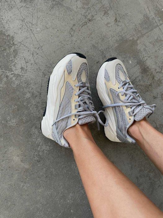 Yeezy 700 V2 Cream damskie buty szare trampki