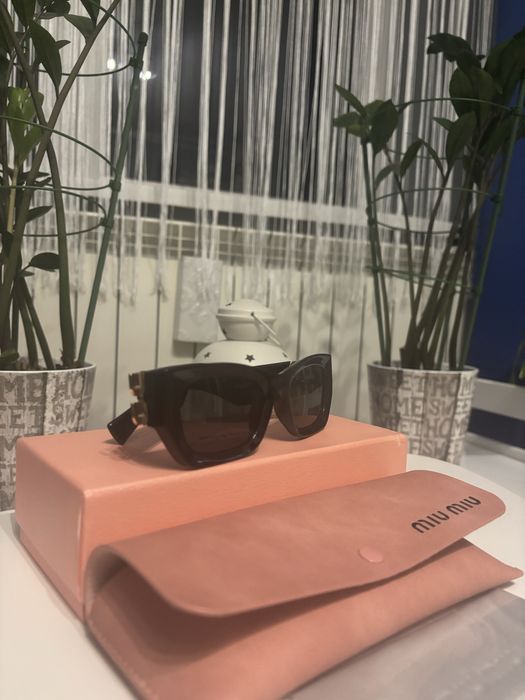okulary przeciwsłoneczne miumiu