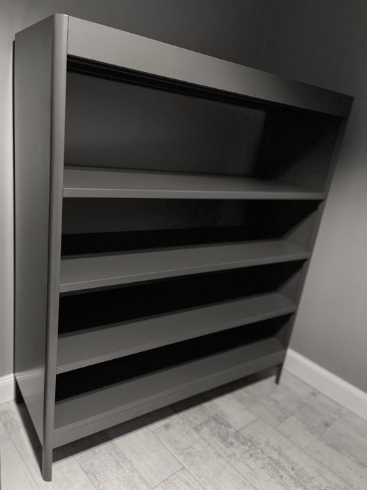 Ciemnoszary regal szafka witryna Idasen IKEA