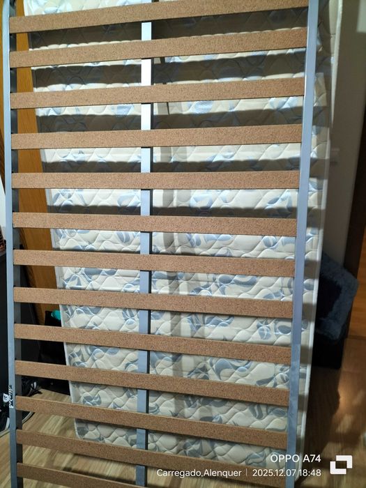 Quarto de solteiro completo em cerejeira, tenho colchão em segunda mão