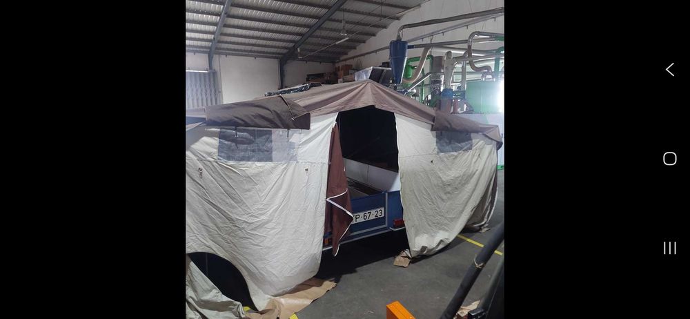Auto tenda em bom estado geral, esta equipada, praticamente nova..