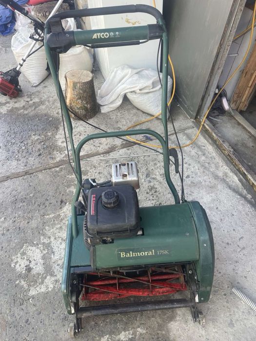 Продам газонокосарку