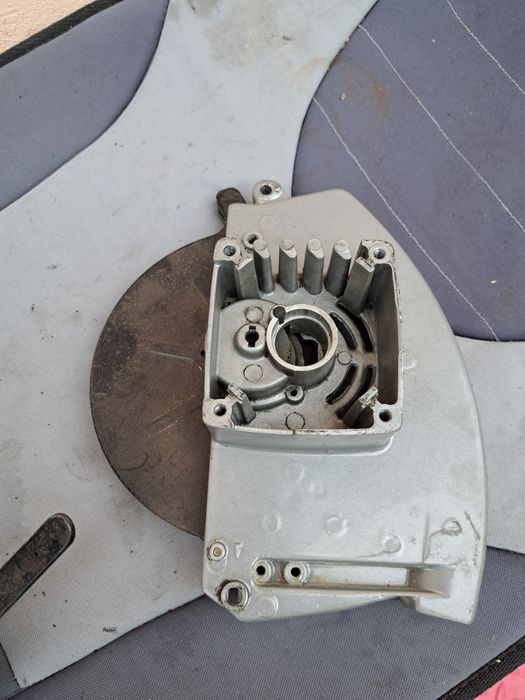 Pilarka elektryczna TOYA uszkodzona , silnik sprawny.