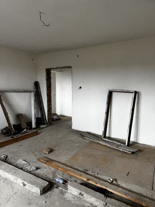 Продається цегляний спарений будинок в м. Самбір