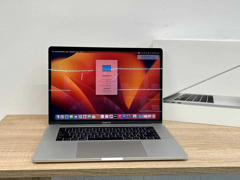 MacBook Pro 15" 2018 - Core I7, 16 Go RAM, 256 Go SSD - Très Bon état