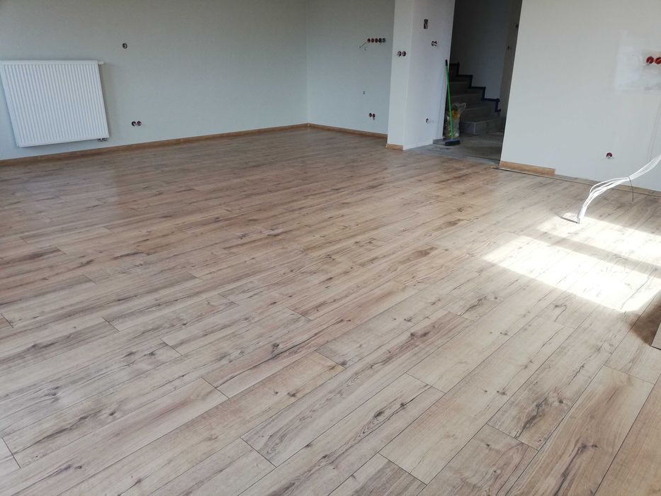 Montaż / układanie paneli podłogowych 20 zł.