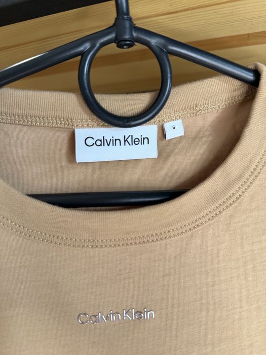 Обтягуяча футболка Calvin Klein