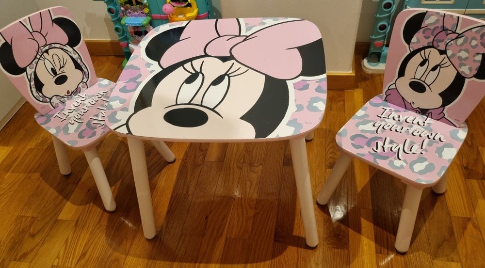 Mesa Minnie e 2 cadeiras