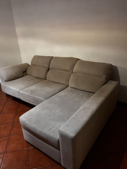 Sofa com arrumo