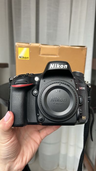 Повнокадрова дзеркальна камера Nikon D610