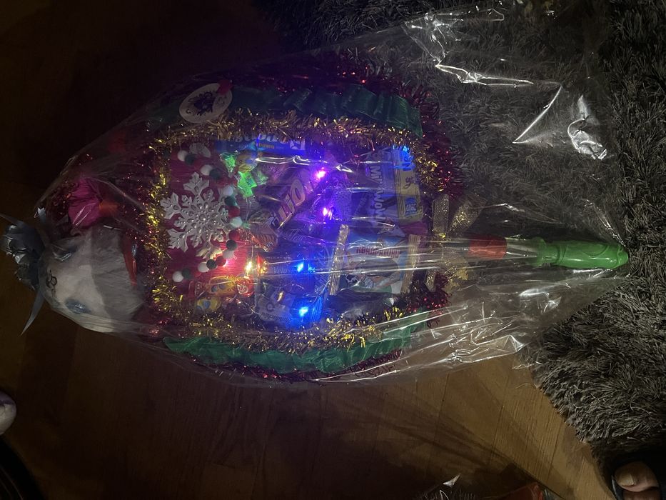 Цікаві, яскраві, новорічно-різдвяні подарунки з цукерок