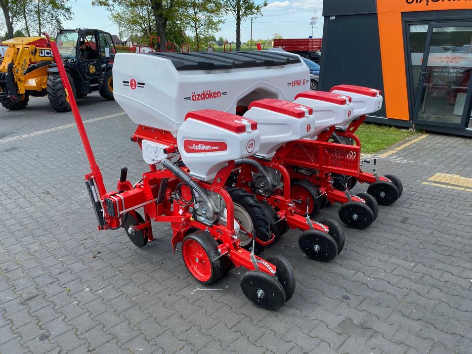 Ozdoken pneumatyczny siewnik punktowy z nawożeniem VPHE-DG4