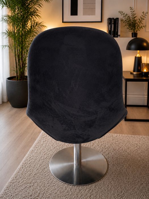 Poltrona Giratória em Veludo Preto – Elegante e Muito Confortável
